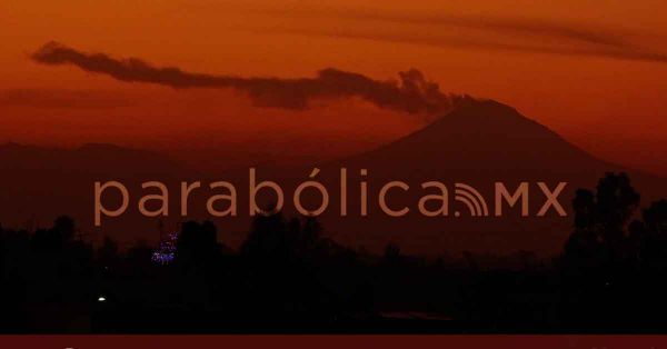 Vuelve a amanecer activo el volcán Popocatépetl