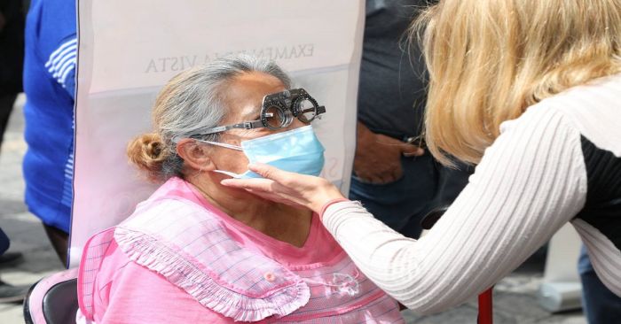 Realiza SMDIF jornada de servicios para adultos mayores en Las Hadas