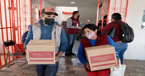 Entrega SEDIF despensas a grupos de atención prioritaria en la capital poblana