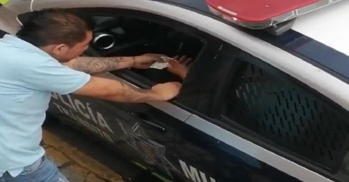 Suspenden agente de Tránsito de Puebla por "mordelón"