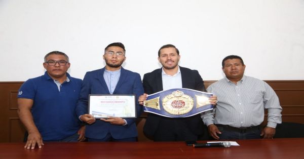 Reconoce Ayuntamiento de Puebla al boxeador Agust&iacute;n &ldquo;El Chato&rdquo; P&eacute;rez Balbuena