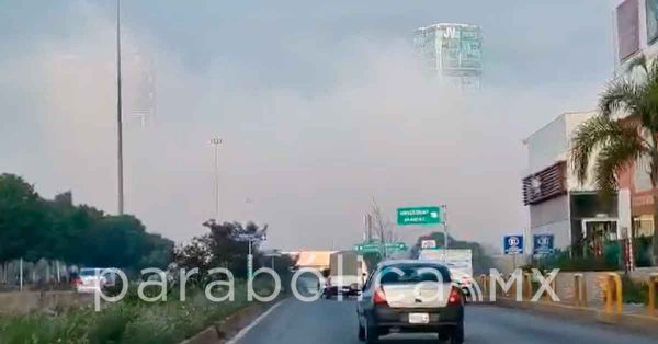 Cubre bruma matutina edificios de Angel&oacute;polis