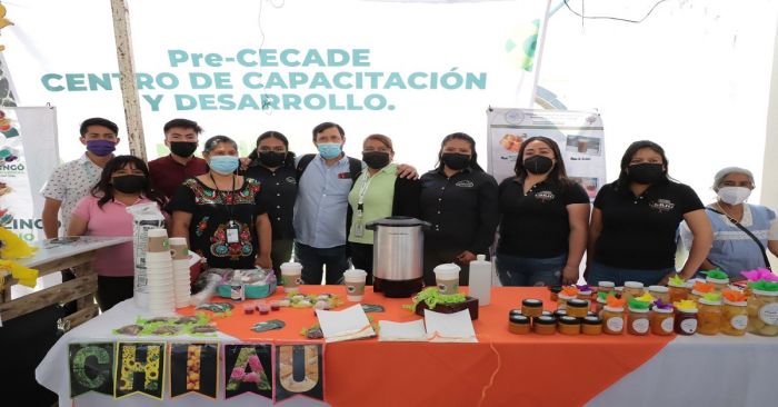 Participan estudiantes de CECADE en la Feria del Chile en Nogada