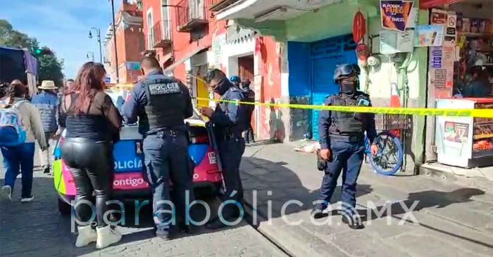 Fallece indigente frente al hospital San José del IMSS