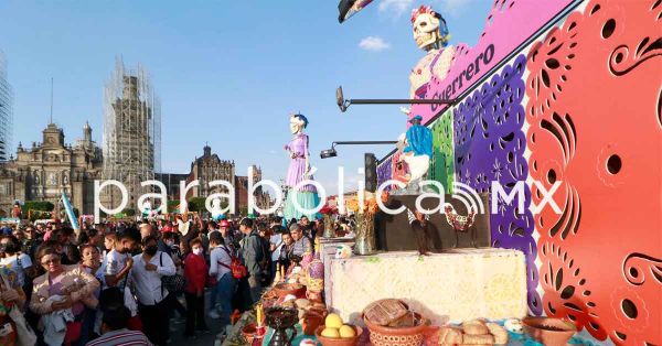 Visitan 600 mil personas la ofrenda monumental en el zócalo de CDMX