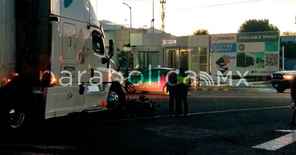 Ileso, conductor de motocicleta arrollado por tráiler en Finsa