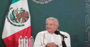 Asegura AMLO que no subirá la gasolina y presume récord de vacunación