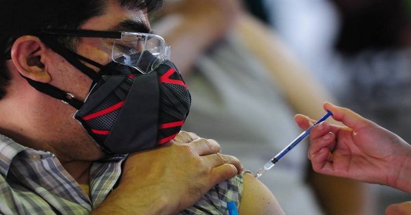 Abre Salud primera dosis para menores en jornada vigente en Puebla capital