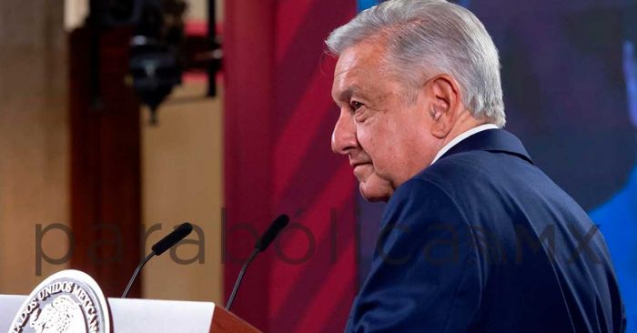 Se enojan conservadores que jóvenes compren caguamas con becas: AMLO