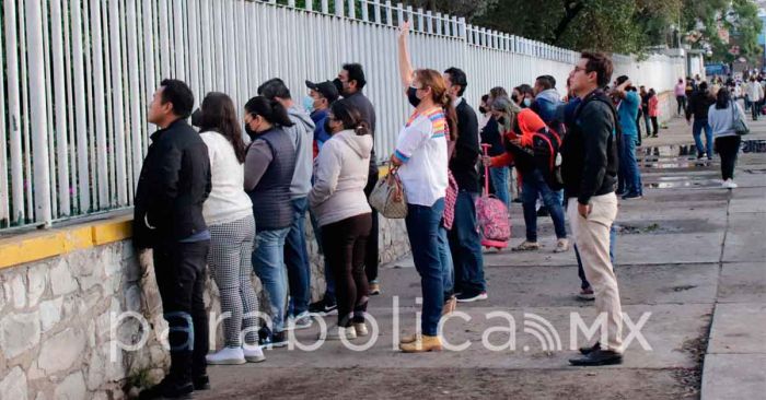 Mochilas, uniformes y carreras, en el regreso a clases en la capital