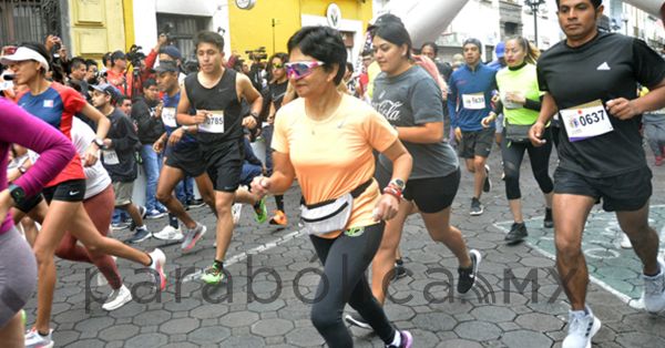 Participa Lilia Cedillo en carrera del Congreso