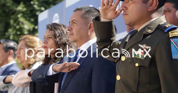 Incineran Banderas en el Zócalo municipal de San Andrés Cholula