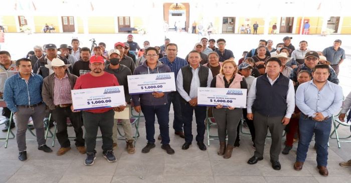 Entregan apoyos a personas afectadas por lluvias en San Andrés Cholula