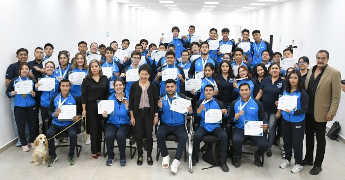 Reciben becas medallistas de la Universiada Nacional 2023 en la BUAP