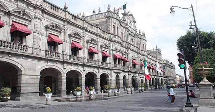 Reconocen en Puebla a médicos especialistas como Visitantes Distinguidos