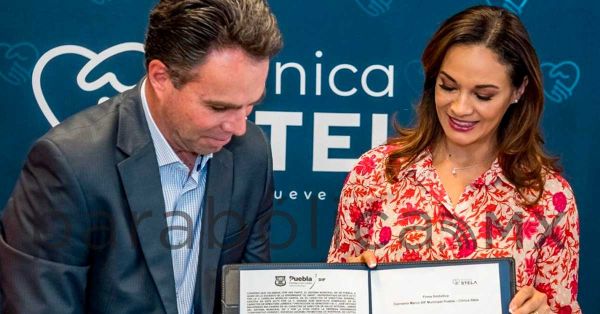 Firma SMDIF Puebla convenio con clínica Stela para atender a las familias del norte de la ciudad.