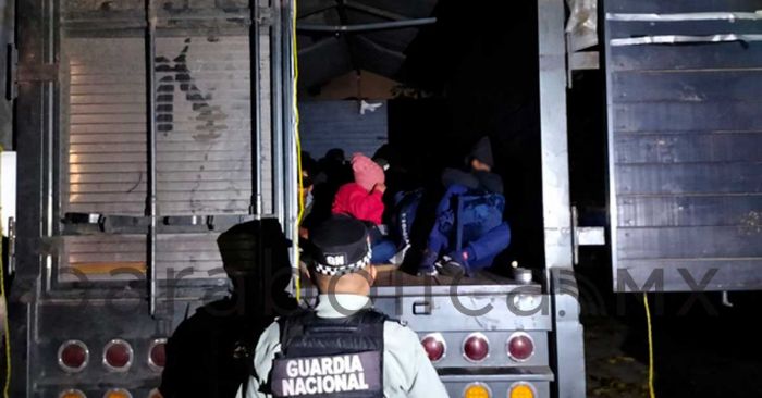 Rescata Guardia Nacional 40 migrantes hacinados dentro de un camión en Veracruz