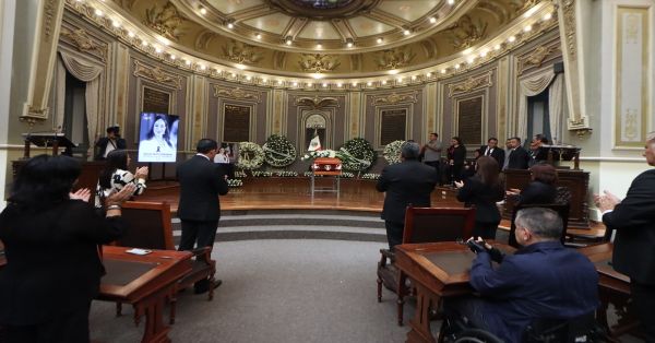 Rinden homenaje póstumo a la diputada Aurora Sierra en el Congreso del Estado