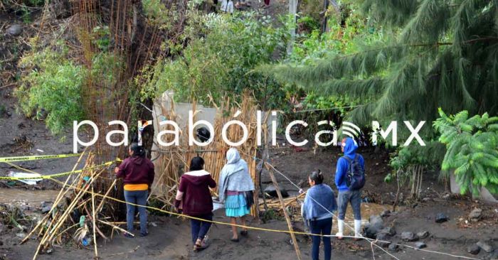 Deja a 15 familias sin nada el desbordamiento de un río en Atlixco