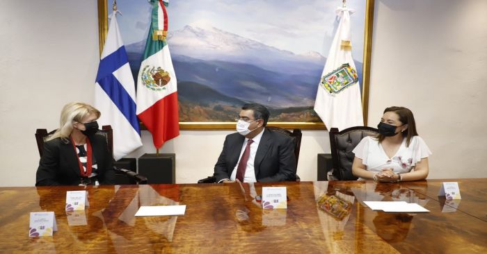 Sostienen reunión de trabajo gobernador de Puebla y embajadora de Finlandia