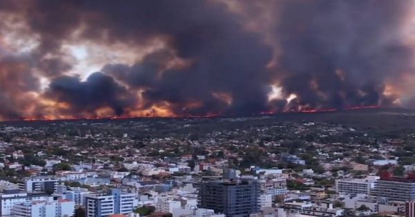 Amenaza incendio en Argentina con llegar hasta viviendas