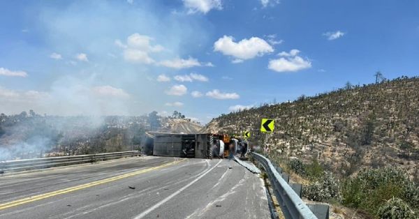 Reportan accidente carretero en la Amozoc-Perote, cierran la carretera