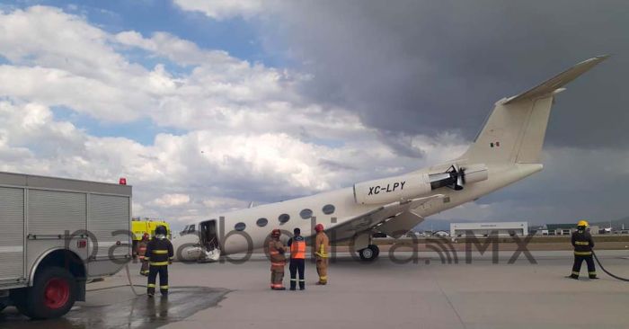 Aterriza de emergencia avión de la FGR en el AIFA