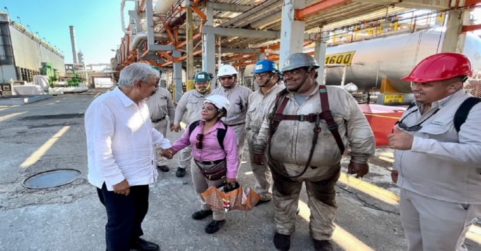 Recupera 4T soberanía energética con trabajadores de Pemex, afirma presidente