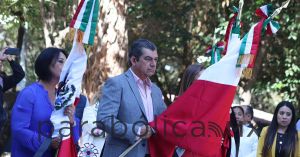Abandera ayuntamiento de Puebla a escuelas, juntas auxiliares e inspectorías
