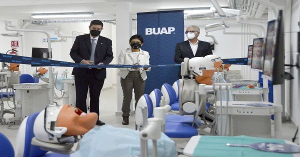 Inauguran laboratorios de simulación en la Facultad de Estomatología en la BUAP