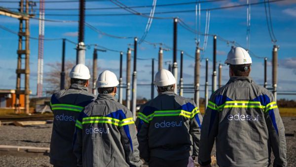Decreta Argentina emergencia energética para ajustar tarifas de luz y gas natural