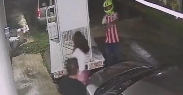 Circula video del atentado contra Jamile Moguel, promotora de Morena en Campeche