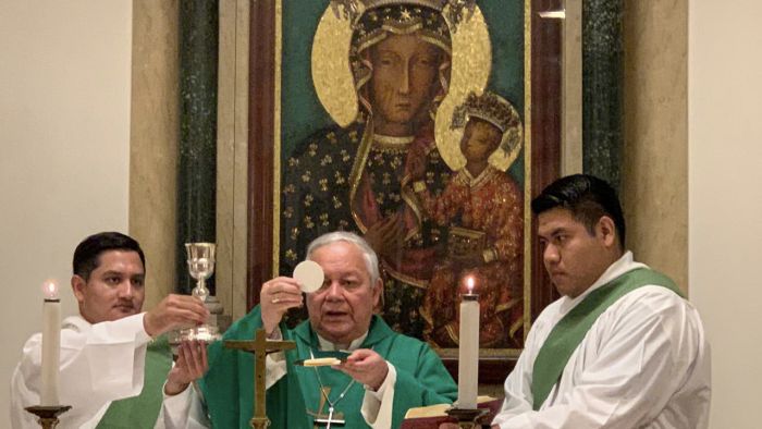 Oficia misa el arzobispo de Puebla en la Basílica de San Pedro en Vaticano