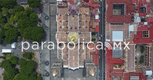 Conmemoran con misa el aniversario 374 de la consagraci&oacute;n de la Catedral de Puebla