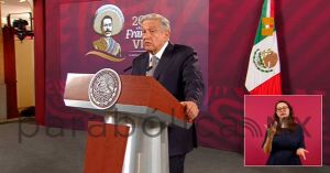 Pone en duda López Obrador permanencia de Garduño en INM; dependerá de investigaciones
