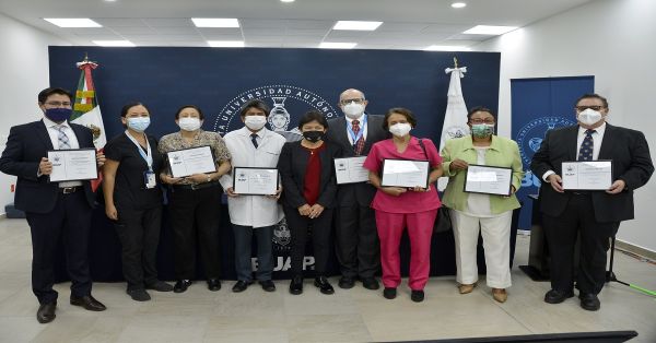 Reconocen labor del personal médico durante la pandemia en la BUAP