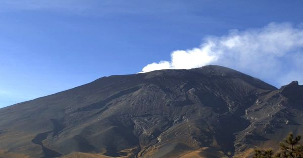 Registra Popocatépetl más de 400 exhalaciones