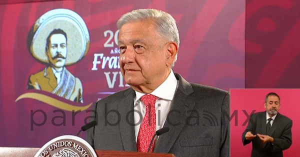 Pide López Obrador a comunidad de la UNAM actuar con autoridad y democracia
