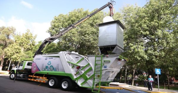 Realizan en Puebla capital mantenimiento a los diversos contenedores soterrados