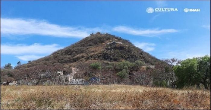 Confirma INAH existencia de templo prehispánico en la cima del cerro San Miguel, en Atlixco