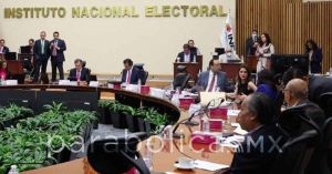 Entre autoelogios, Lorenzo Córdova y Ciro Murayama dicen adiós al INE