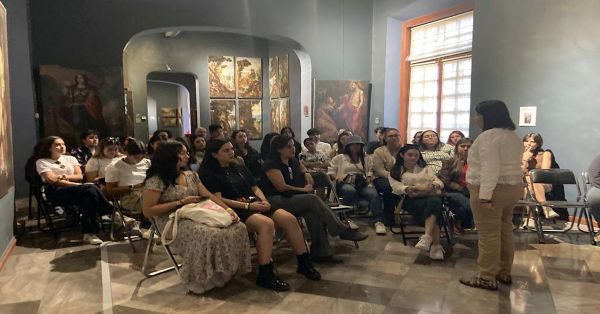 Visitan la BUAP los alumnos del ITESO