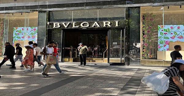Roban botín millonario en tienda de lujo en París