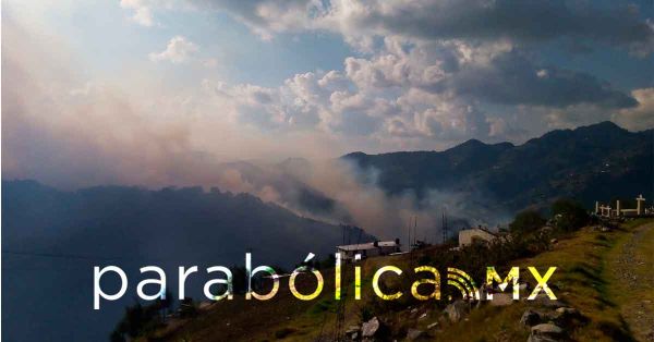 Evacuarán comunidades de Zacatlán por incendio forestal