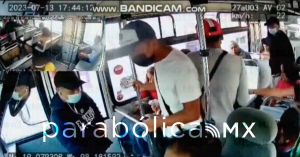Captan cámaras cómo opera una banda de asaltantes del transporte público en Puebla