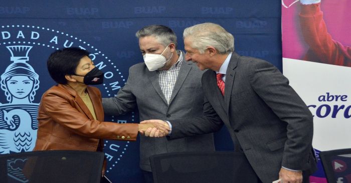 Firma convenio BUAP con empresarios para el apoyo de estudiantes