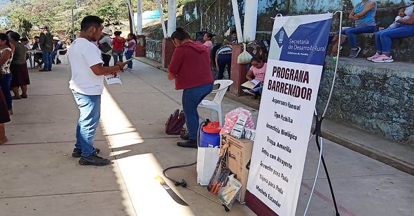 Entregan paquetes integrales a cafeticultores en la Sierra Negra