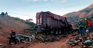 Confirma Segob 8 muertos por accidente de camión poblano de flores en Nayarit
