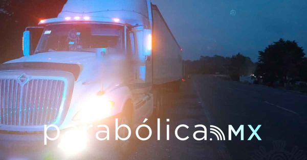 Recuperan tractocamión presuntamente robado en la autopista Puebla-Orizaba