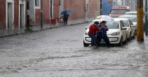 Reportan accidentes viales y encharcamientos en la capital poblana por lluvias